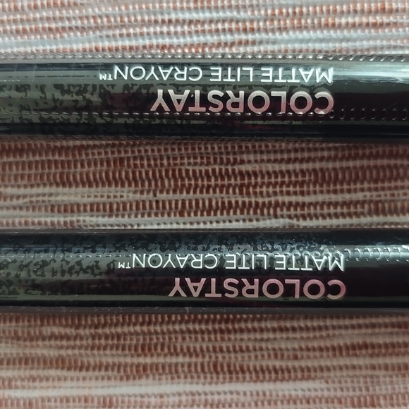REVLON BRAND WOMENS COLORSTAY MATTE LITE LIP CRAYON BUNDLE OF 2 - Picture 8 of 9